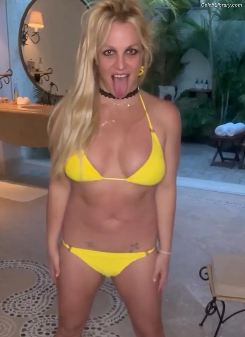 Britney Spears photo 18 of 1688