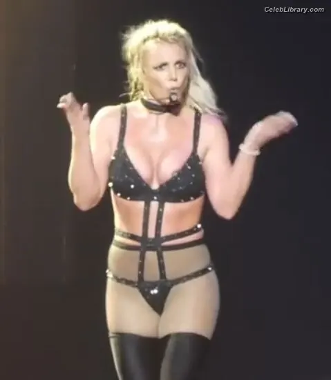 Britney Spears photo 13 of 1688