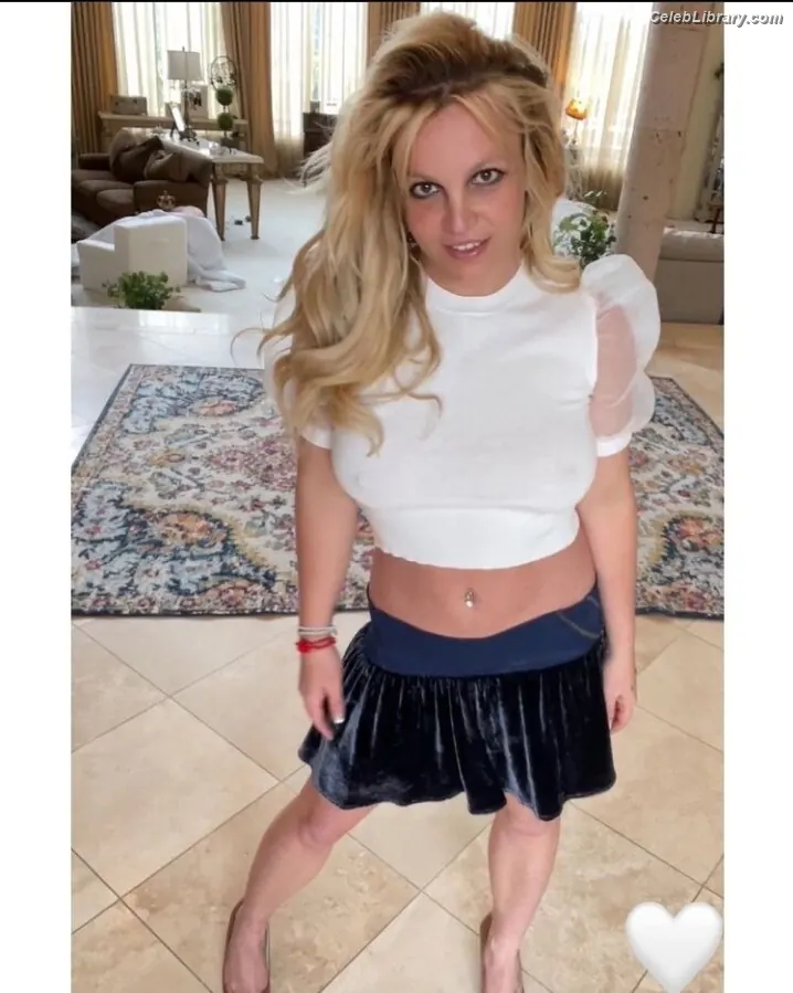 Britney Spears photo 13 of 1688
