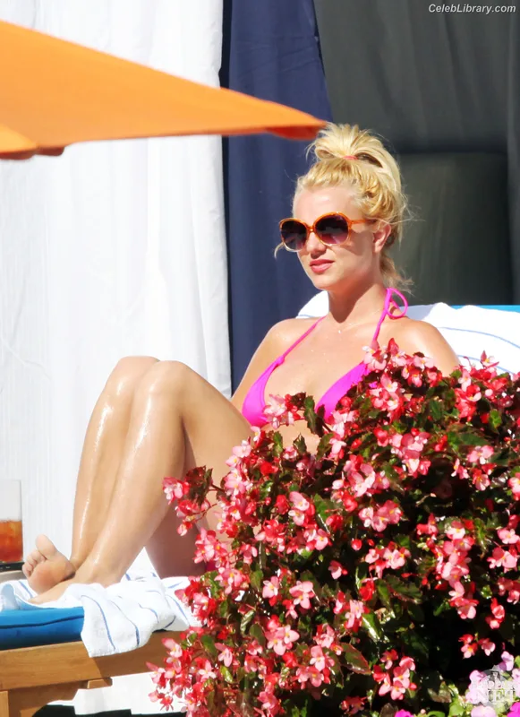 Britney Spears photo 3 of 1689
