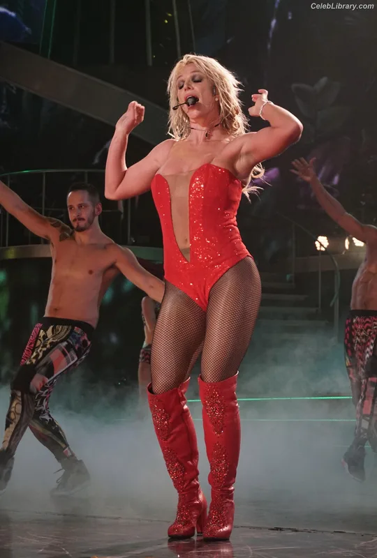 Britney Spears photo 2 of 1689