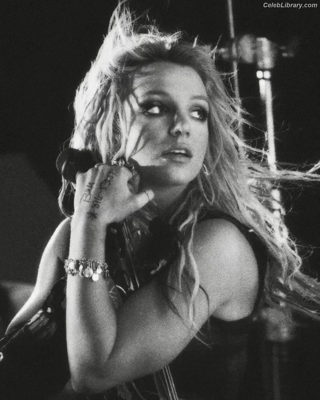 Britney Spears photo 4 of 1689
