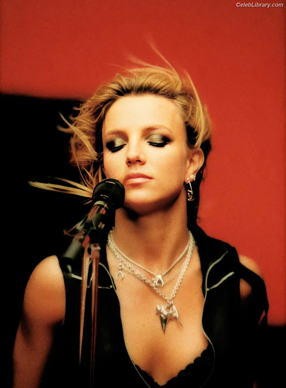 Britney Spears photo 16 of 1689