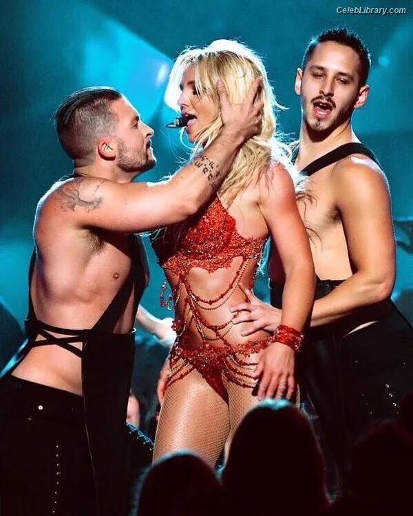 Britney Spears photo 11 of 1689