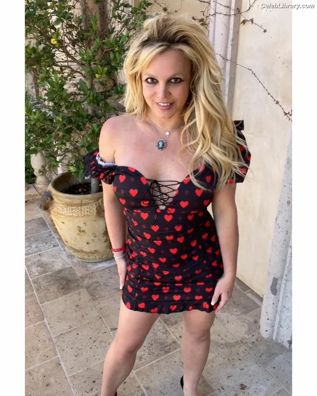 Britney Spears photo 12 of 1689