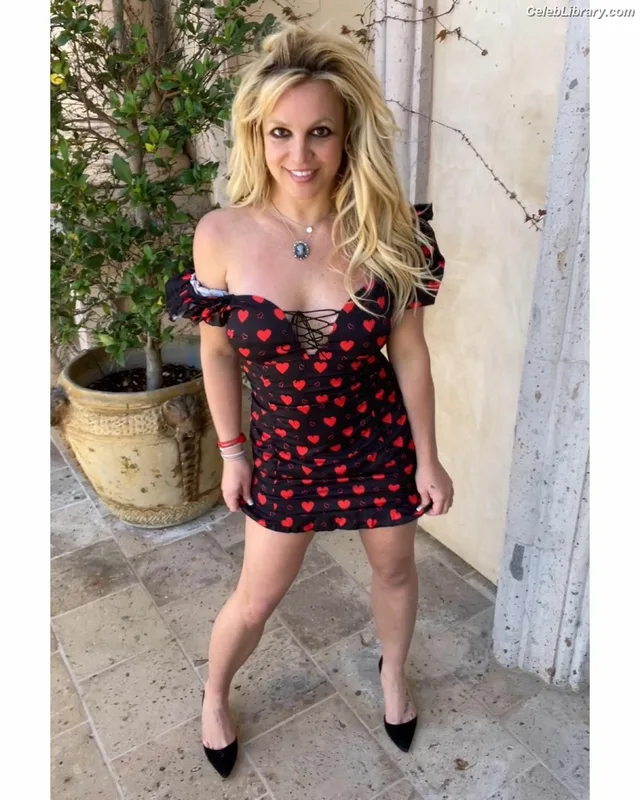 Britney Spears photo 13 of 1689