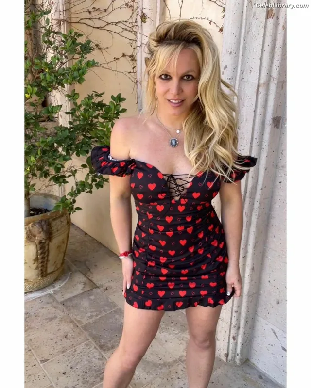 Britney Spears photo 16 of 1689