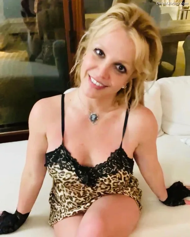 Britney Spears photo 4 of 1689
