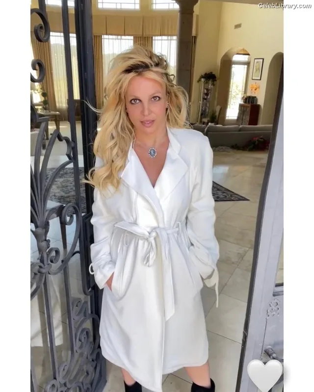 Britney Spears photo 12 of 1689