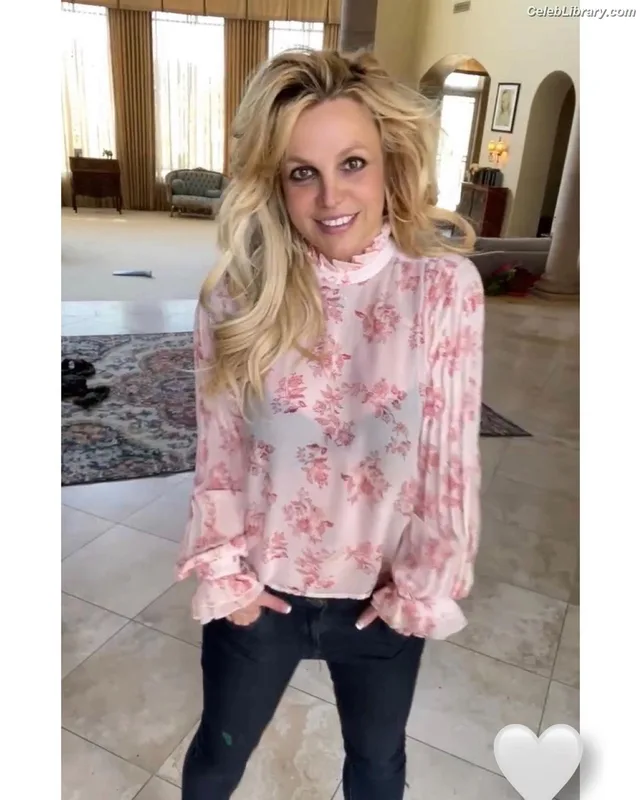 Britney Spears photo 13 of 1689