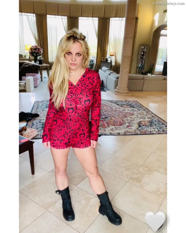 Britney Spears photo 17 of 1689