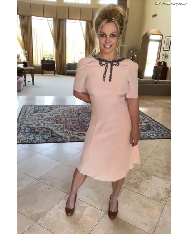 Britney Spears photo 18 of 1689