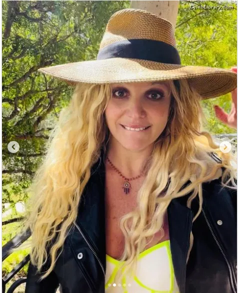Britney Spears photo 17 of 1689