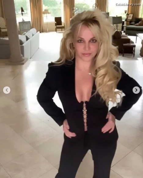 Britney Spears photo 10 of 1689