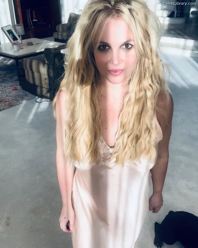 Britney Spears photo 24 of 1689
