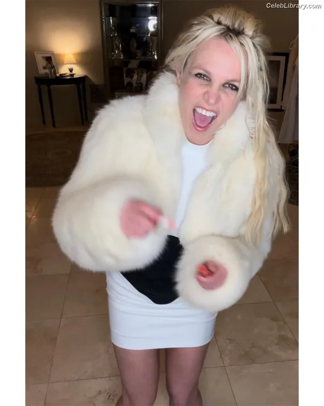 Britney Spears photo 8 of 1689