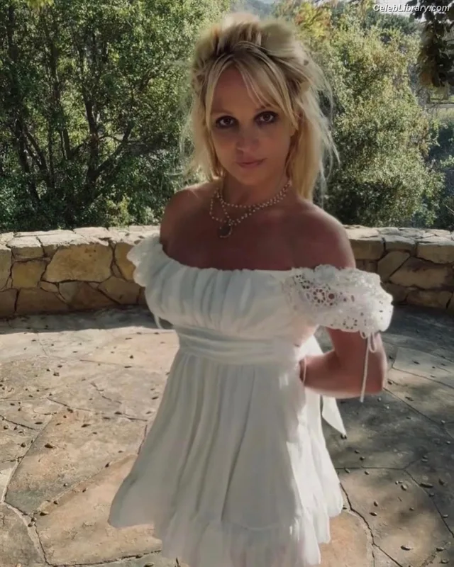 Britney Spears photo 15 of 1689