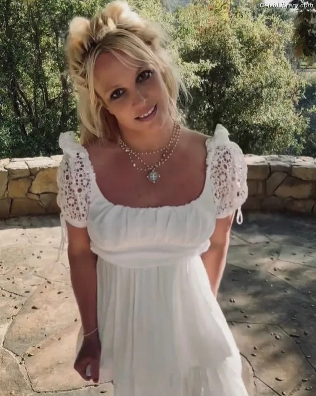 Britney Spears photo 16 of 1689