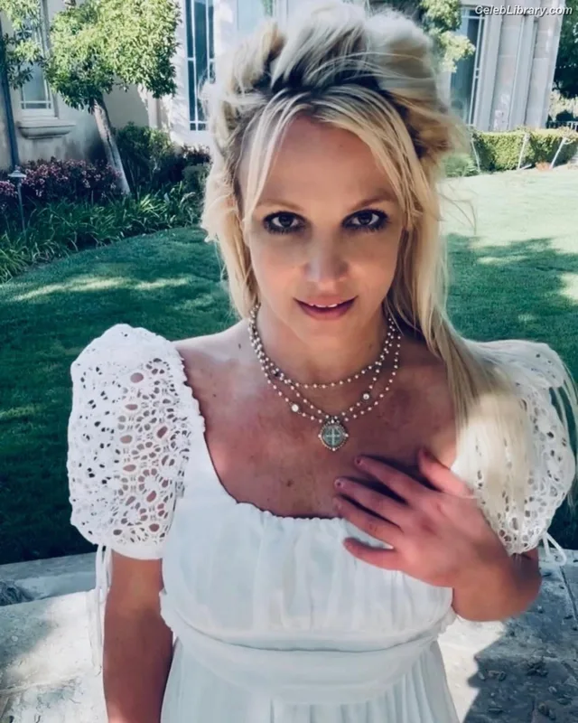 Britney Spears photo 18 of 1689