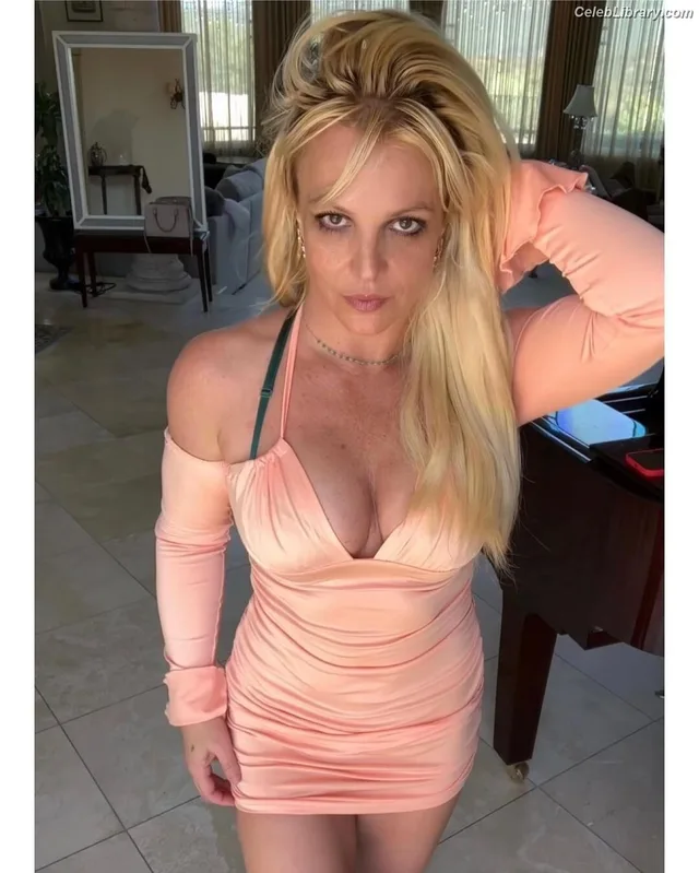 Britney Spears photo 12 of 1689
