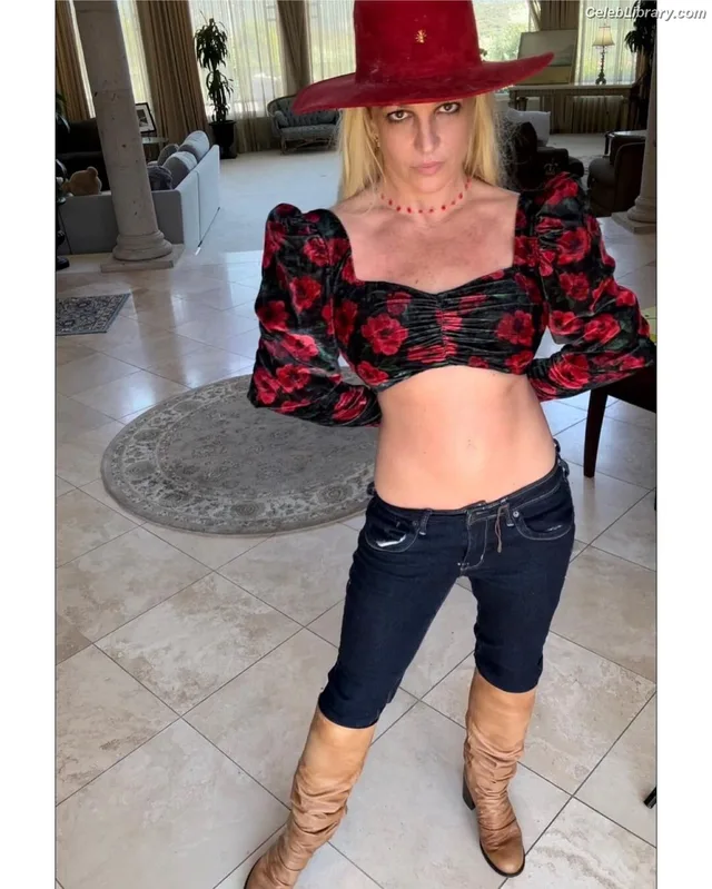 Britney Spears photo 15 of 1689