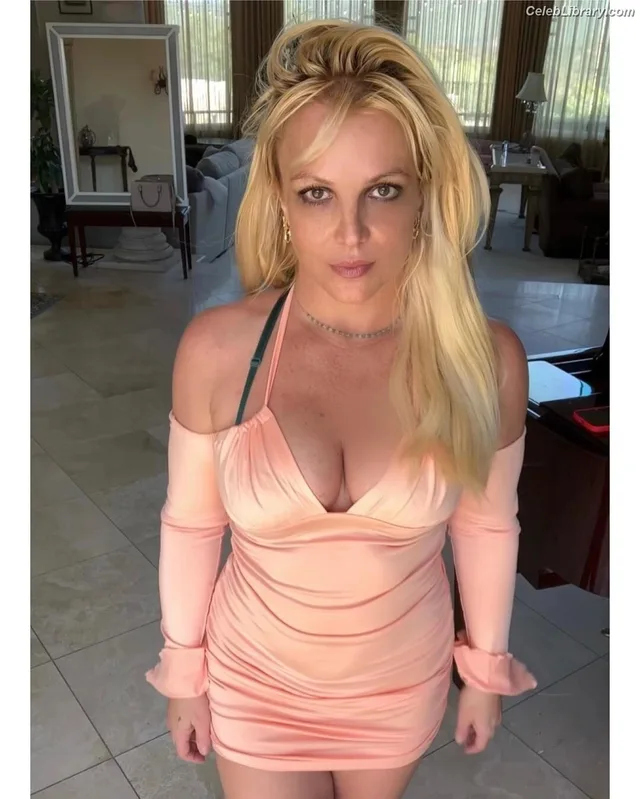 Britney Spears photo 18 of 1689