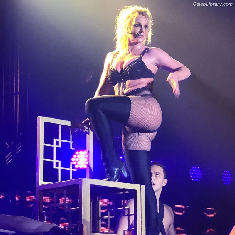 Britney Spears photo 5 of 1689