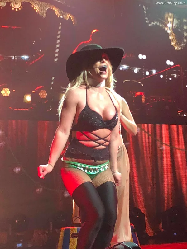 Britney Spears photo 7 of 1689