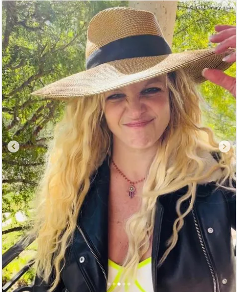 Britney Spears photo 13 of 1689