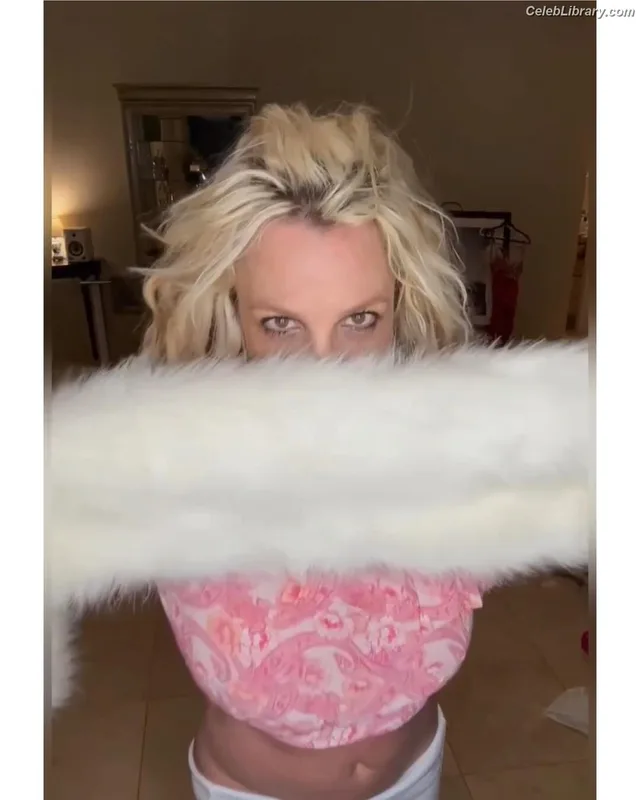 Britney Spears photo 12 of 1689