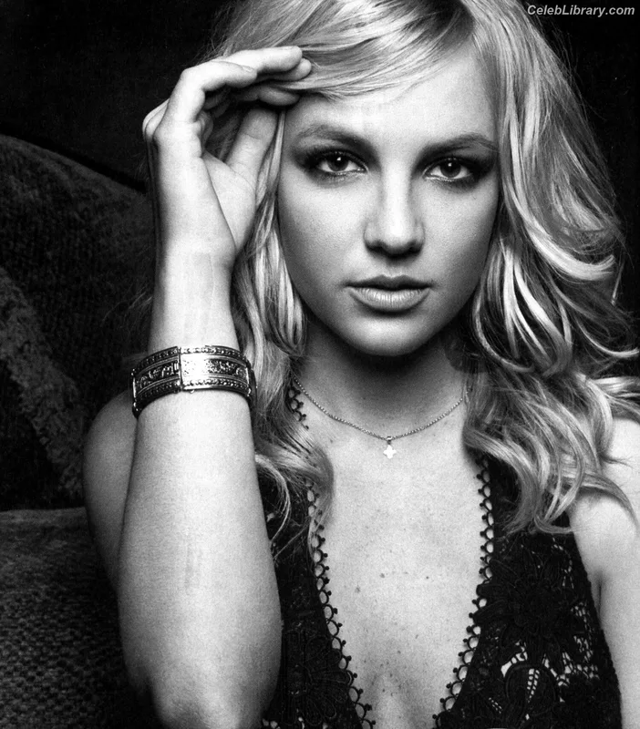 Britney Spears photo 16 of 1689