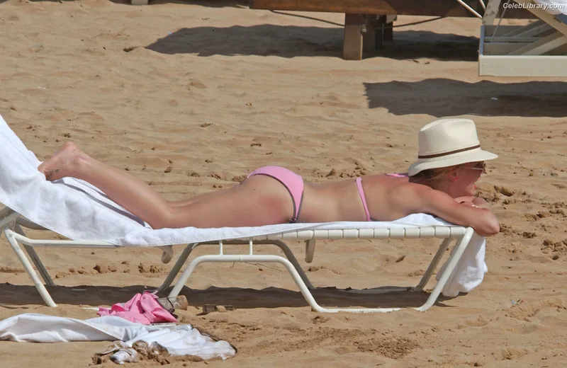 Britney Spears photo 3 of 1689