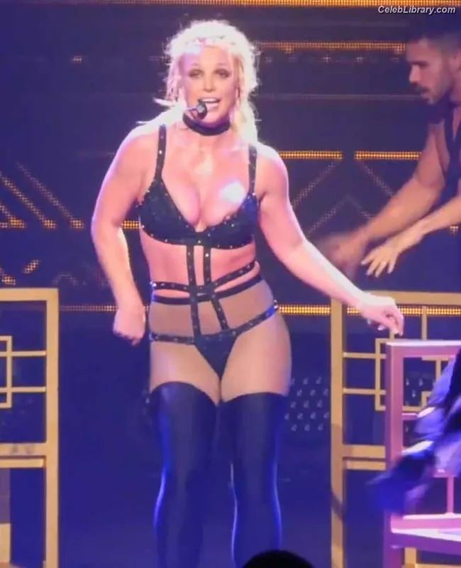 Britney Spears photo 11 of 1689