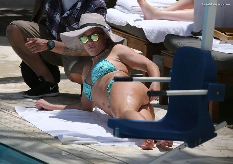Britney Spears photo 18 of 1689