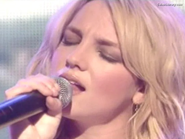 Britney Spears photo 10 of 1689