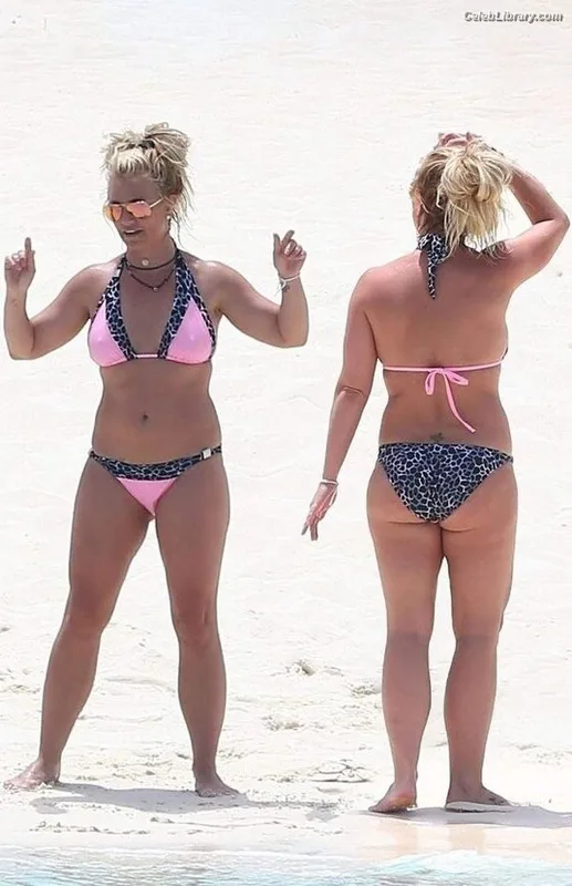 Britney Spears photo 2 of 1689
