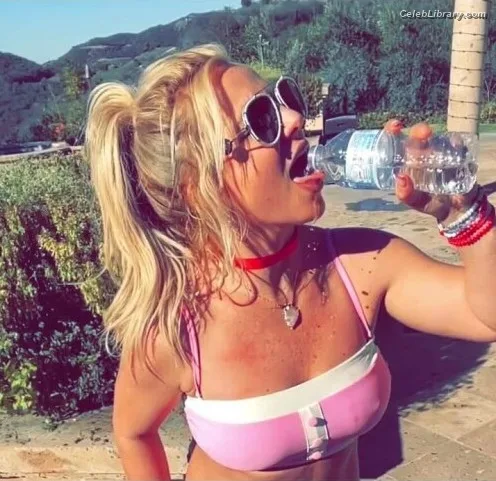 Britney Spears photo 3 of 1689