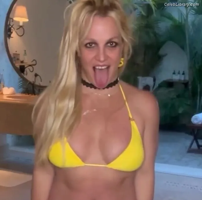 Britney Spears photo 17 of 1689
