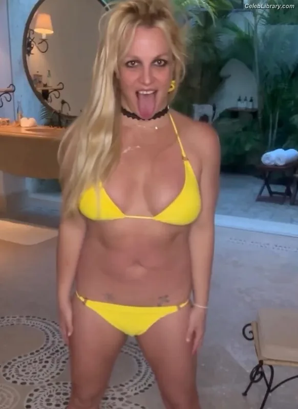 Britney Spears photo 18 of 1689
