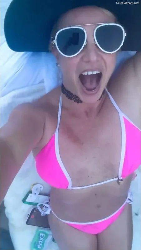 Britney Spears photo 20 of 1689