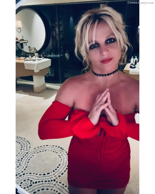 Britney Spears photo 2 of 1689