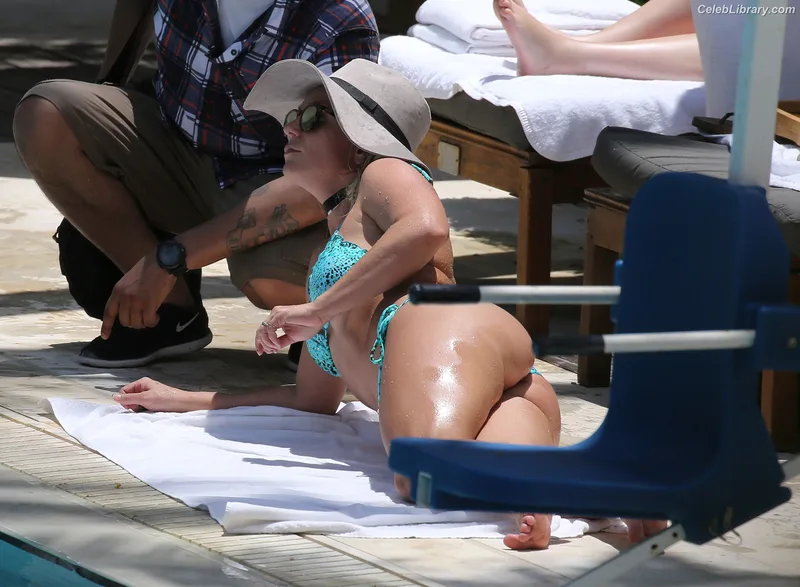 Britney Spears photo 2 of 1689
