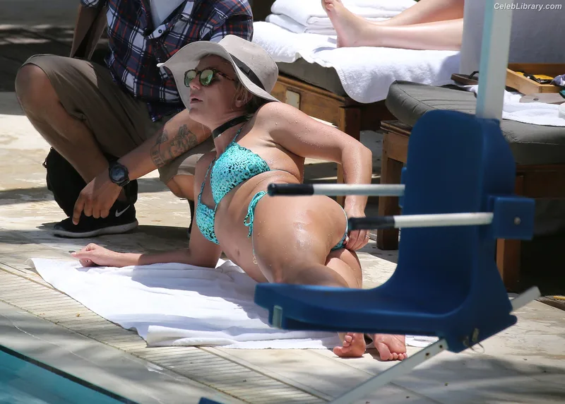 Britney Spears photo 7 of 1689