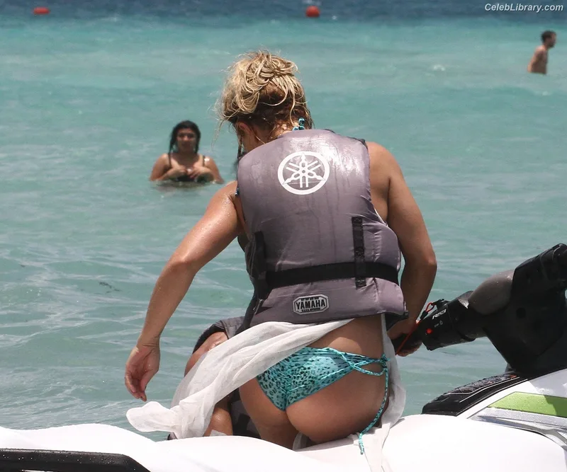 Britney Spears photo 12 of 1689