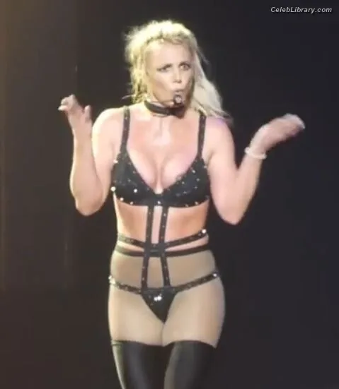 Britney Spears photo 13 of 1689
