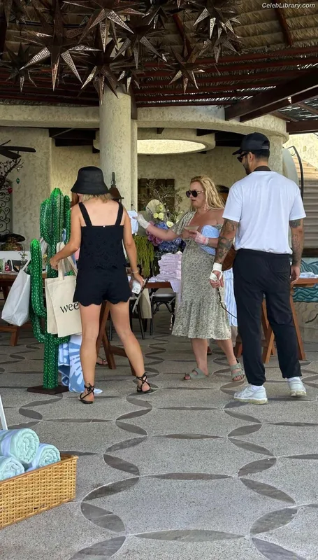 Britney Spears photo 11 of 1689