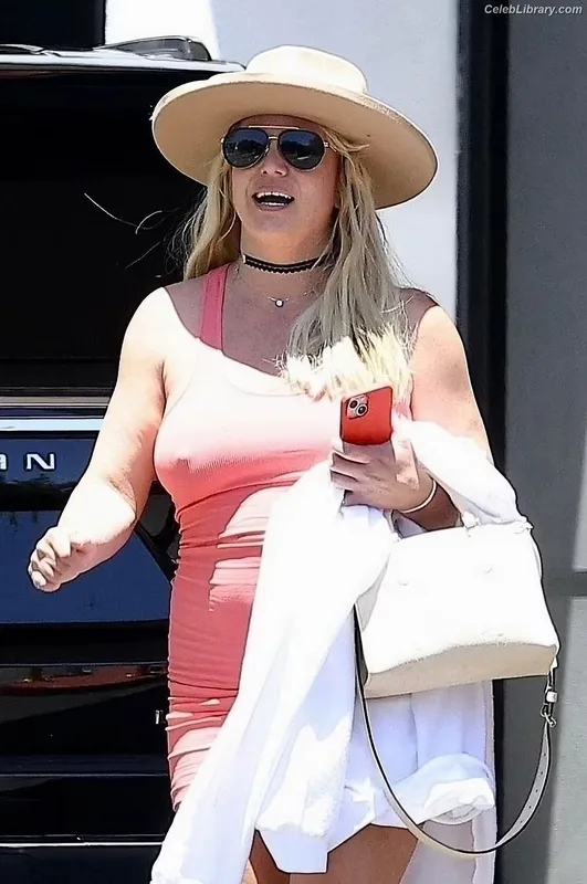 Britney Spears photo 18 of 1689