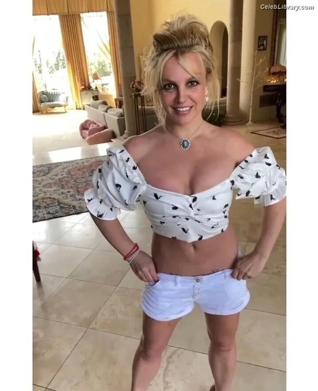 Britney Spears photo 16 of 1689