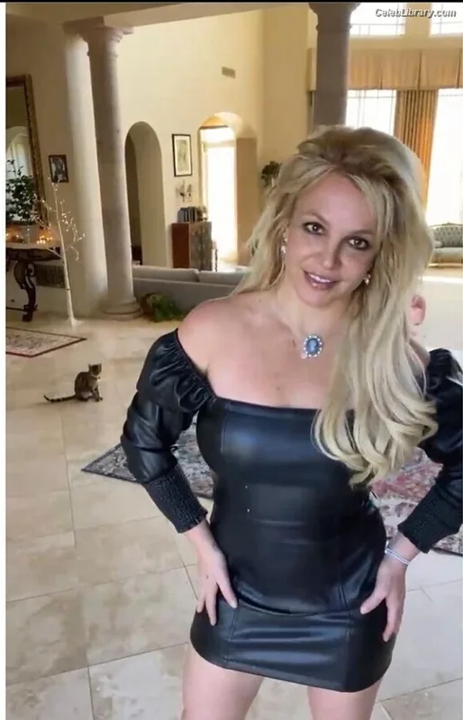 Britney Spears photo 18 of 1689
