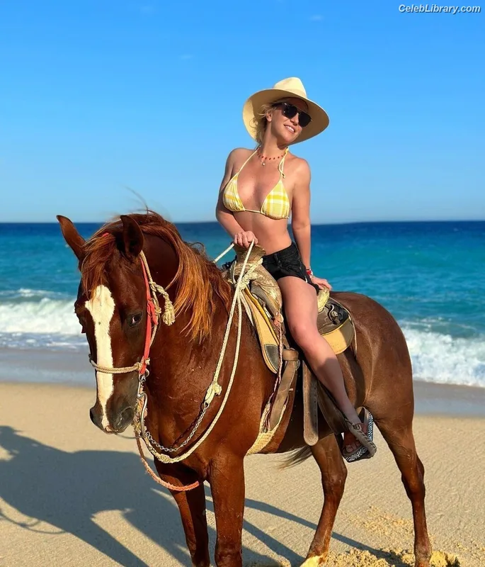 Britney Spears photo 2 of 1689